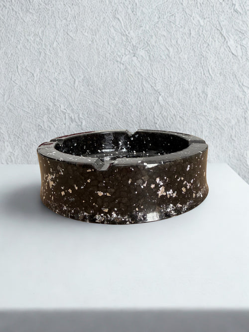 Scrumieră handmade din rășină și piatră — fotografie principală