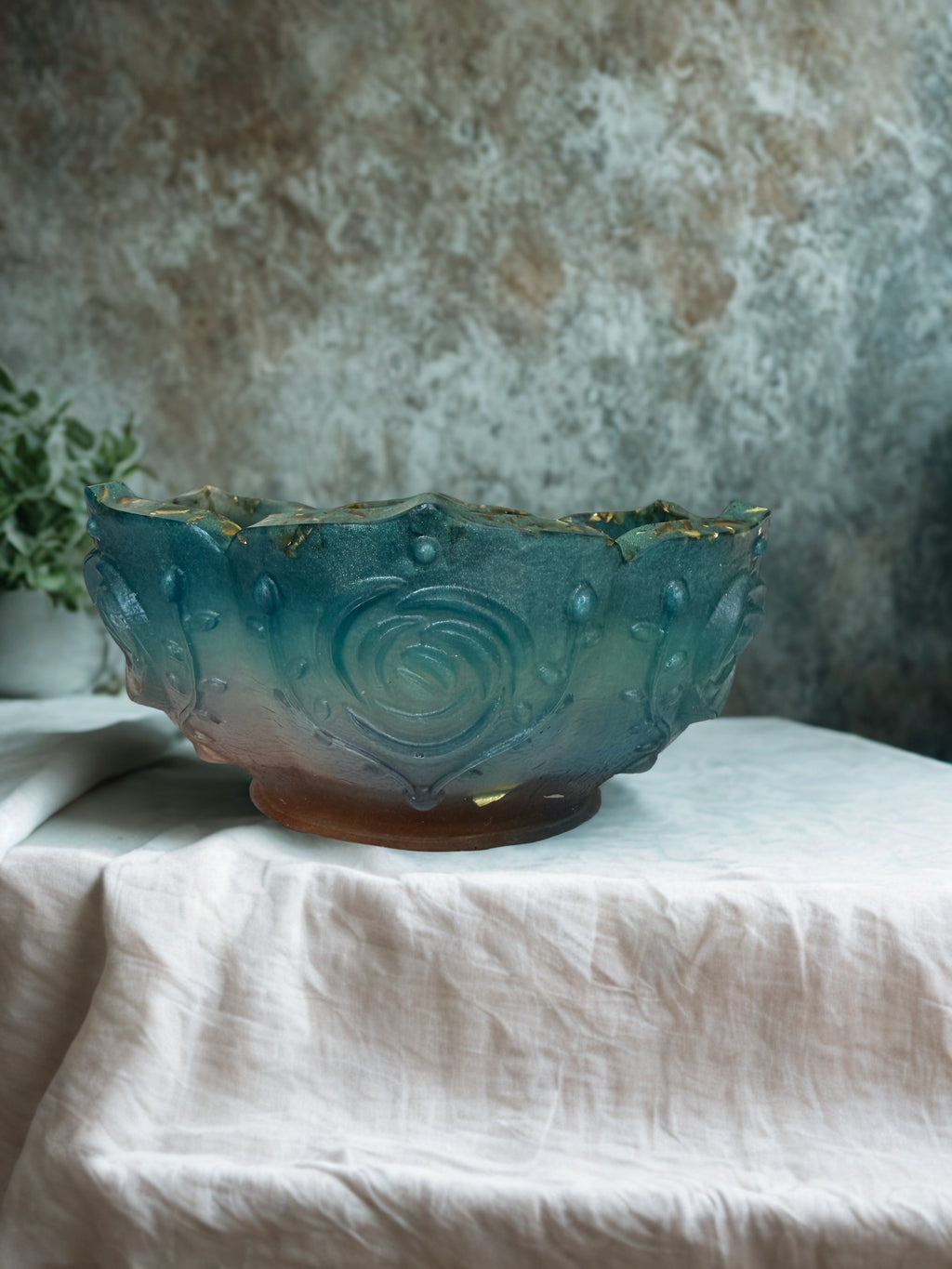 Bol decorativ handmade din rășină și piatră — fotografie principală