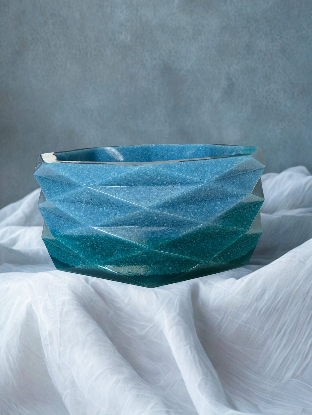 Ghiveci handmade din rășină și piatră — fotografie principală