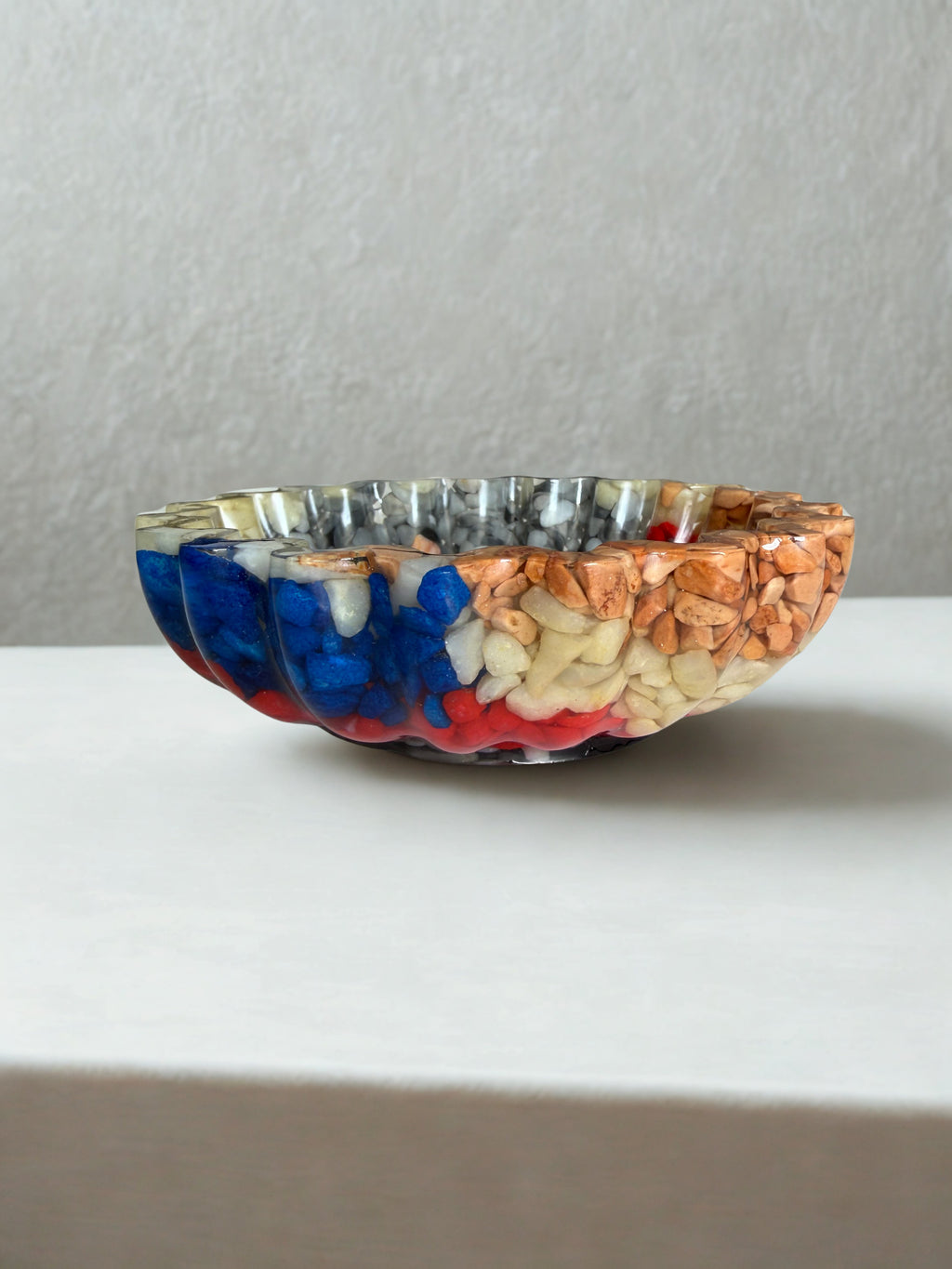 Bol decorativ handmade din rășină și piatră — fotografie principală