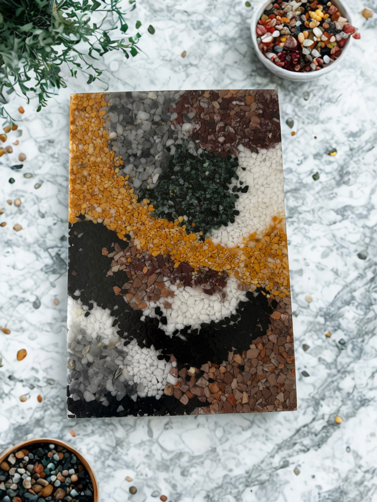 Tavă decorativă handmade din rășină și piatră — vedere 2