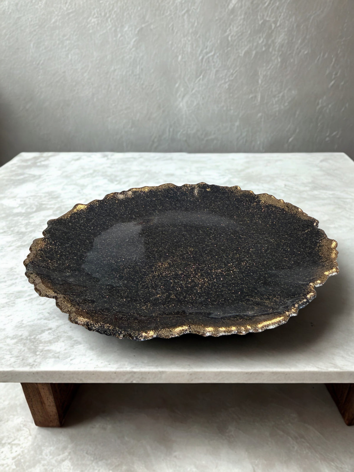 Tavă decorativă handmade din rășină și piatră — fotografie principală