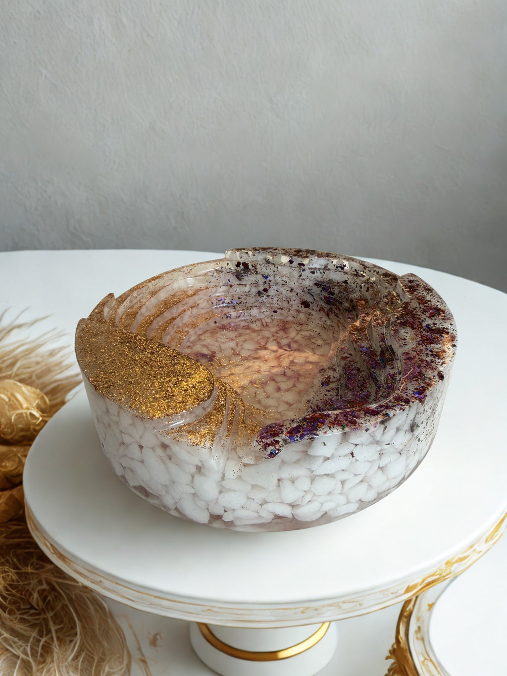 Scrumieră handmade din rășină și piatră — vedere 2