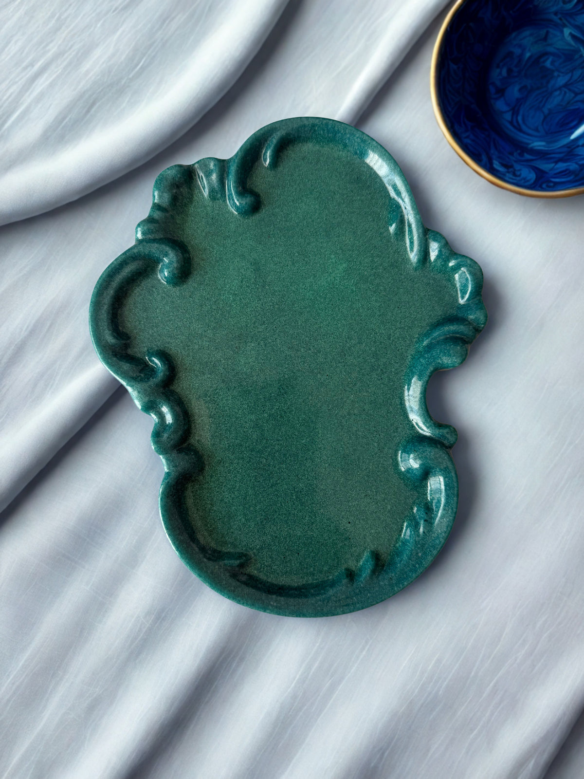 Tavă decorativă handmade din rășină și piatră — vedere 2
