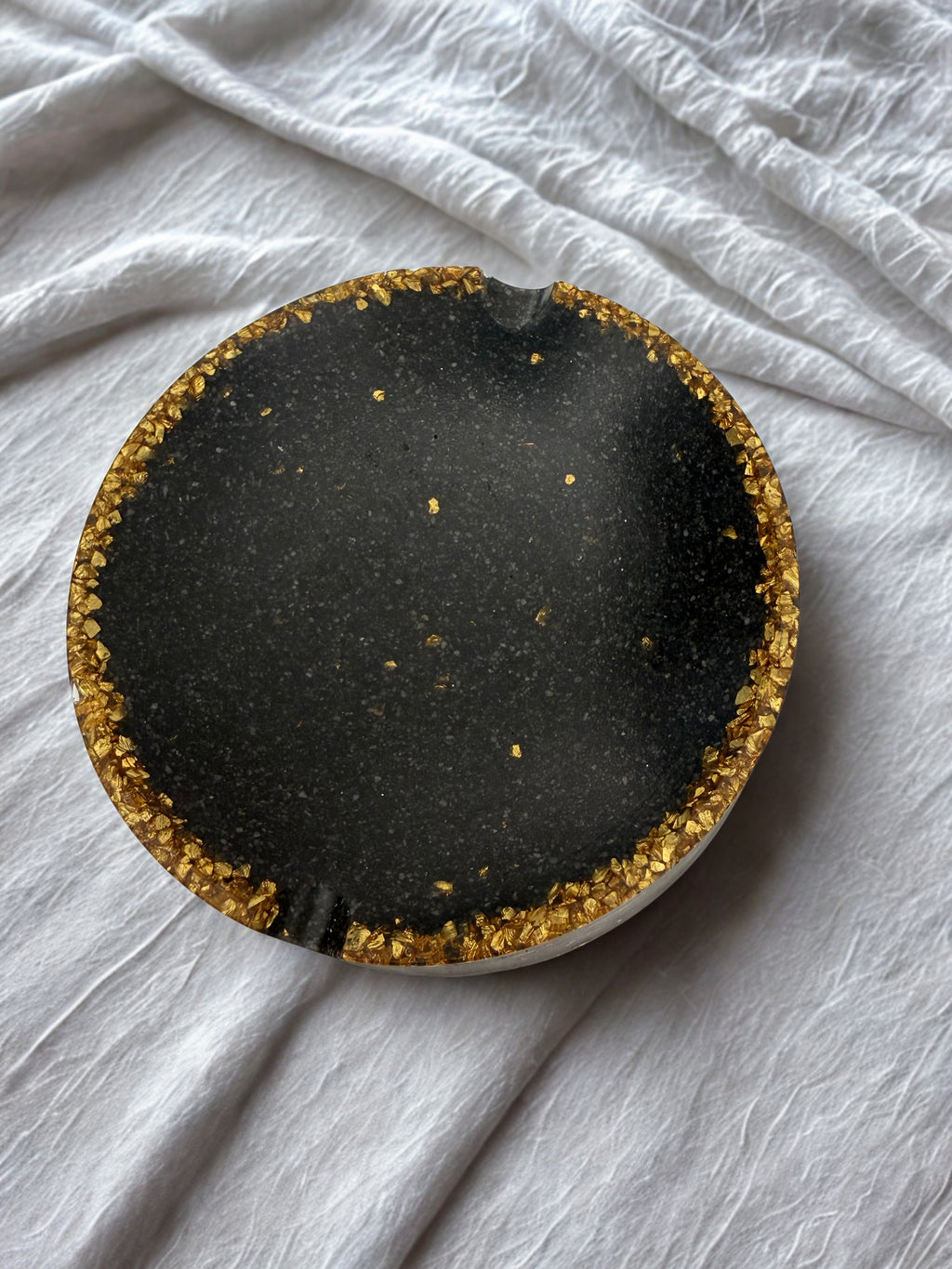 Scrumieră handmade din rășină și piatră — vedere 2