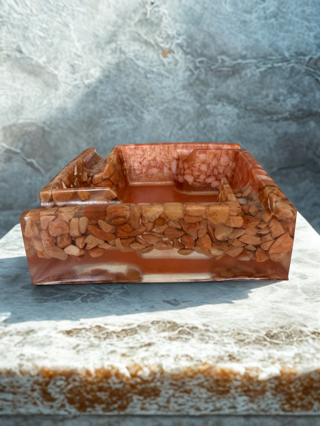Scrumieră handmade din rășină și piatră — fotografie principală
