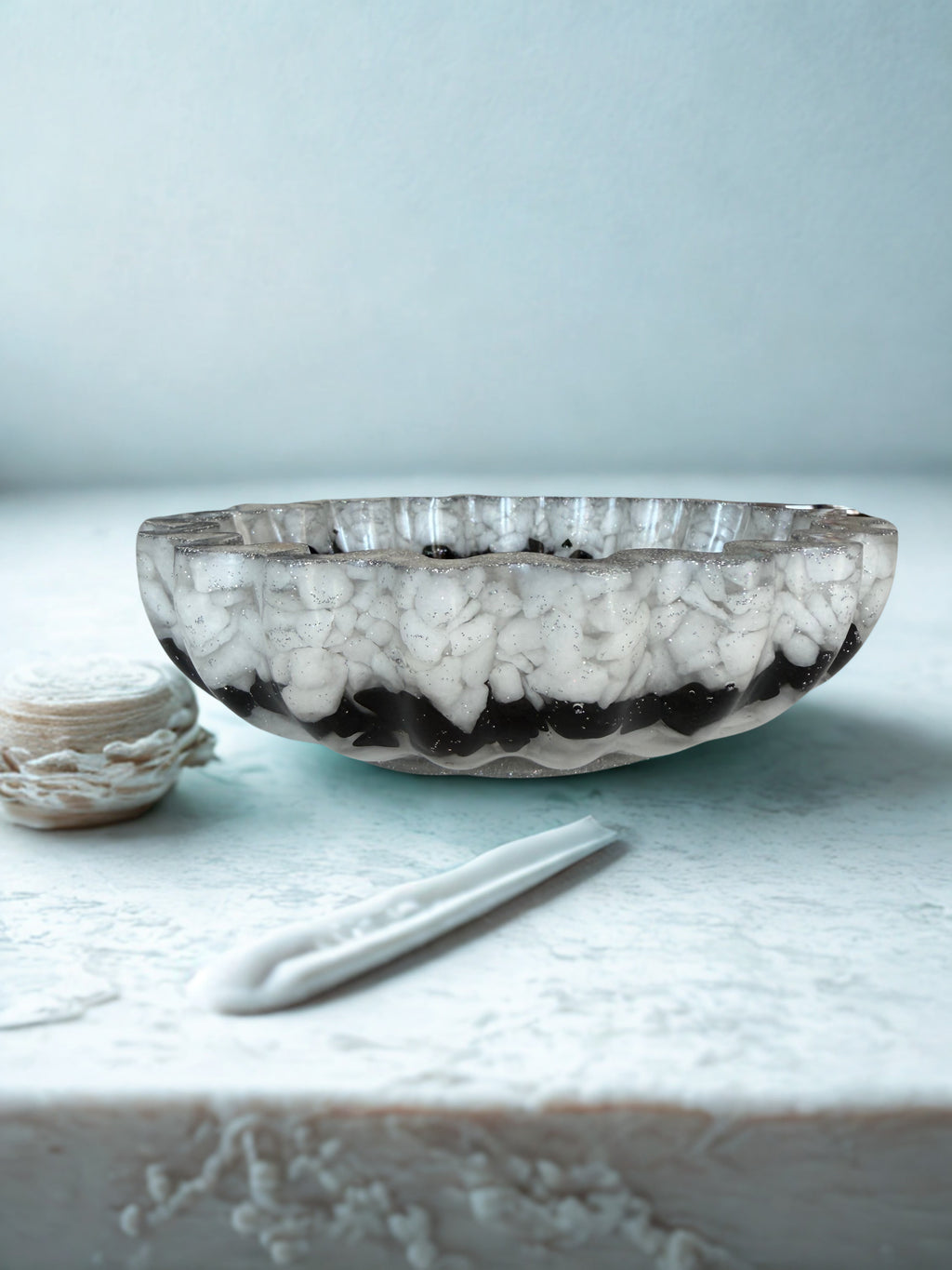 Bol decorativ handmade din rășină și piatră — fotografie principală