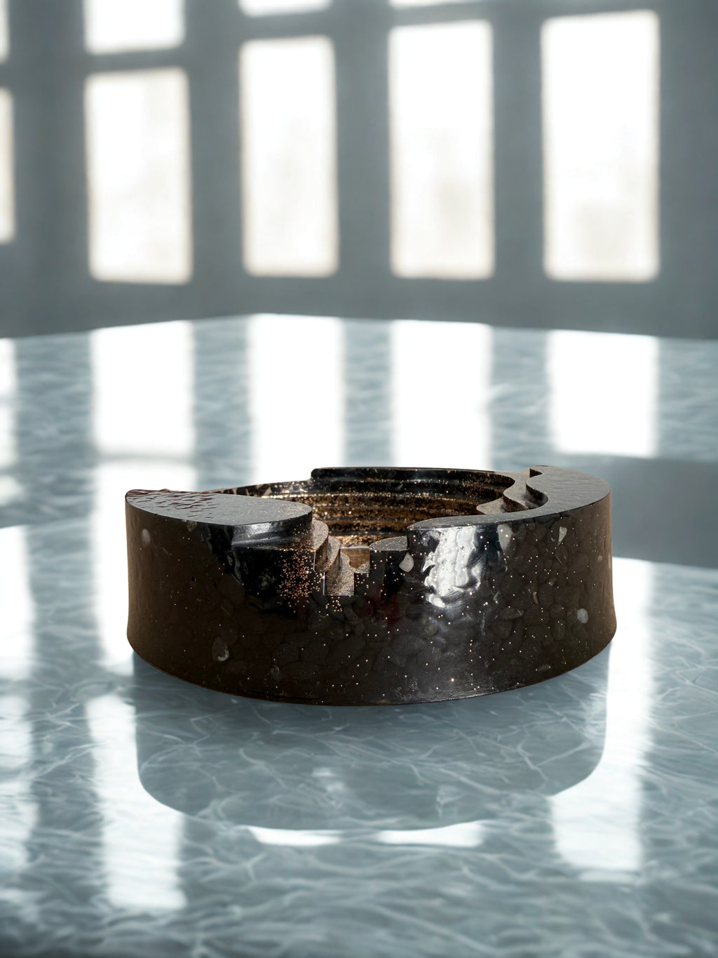 Scrumieră handmade din rășină și piatră — fotografie principală
