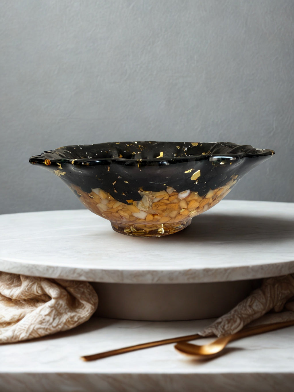 Bol decorativ handmade din rășină și piatră — fotografie principală