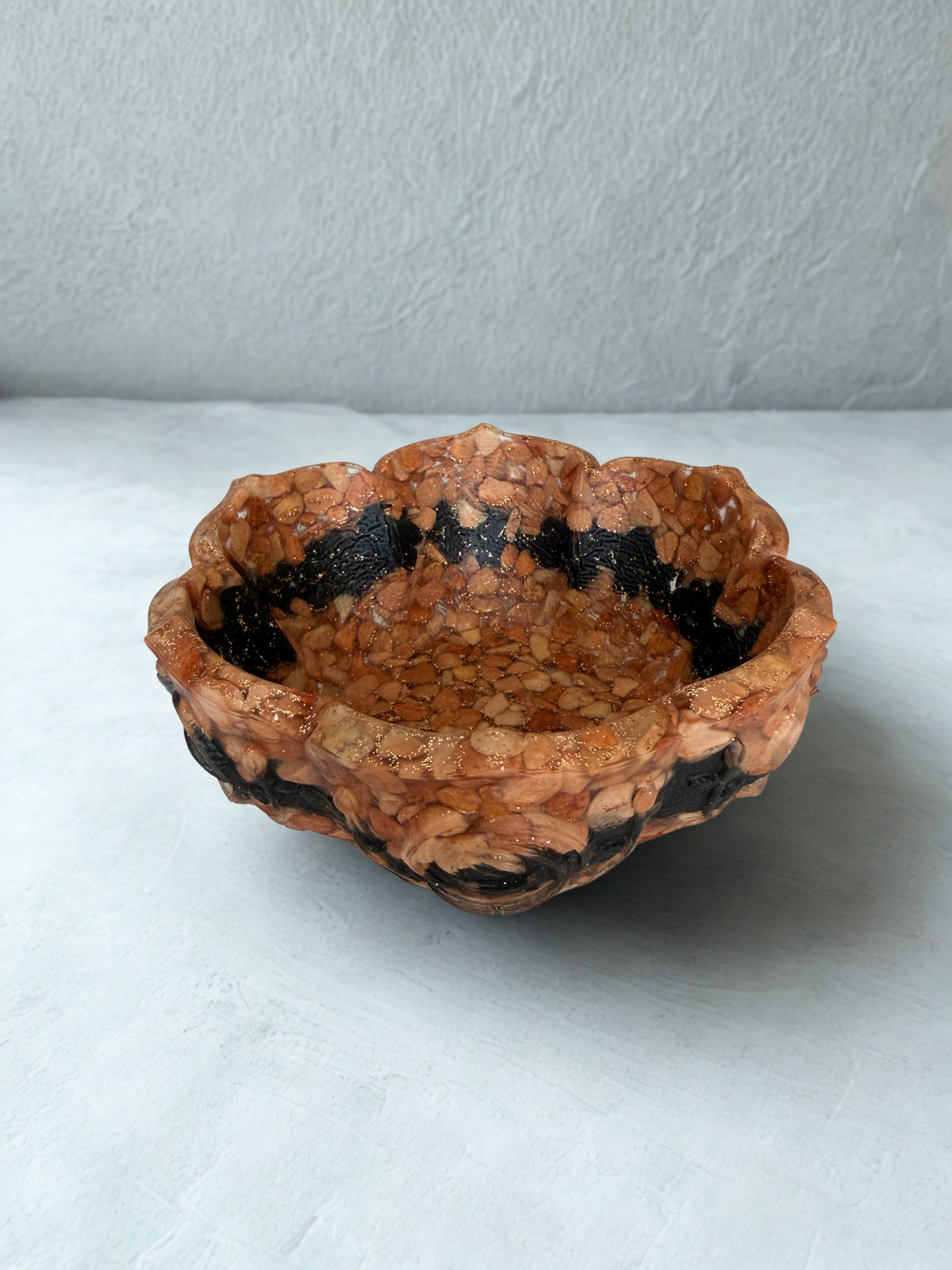 Bol decorativ handmade din rășină și piatră — fotografie principală