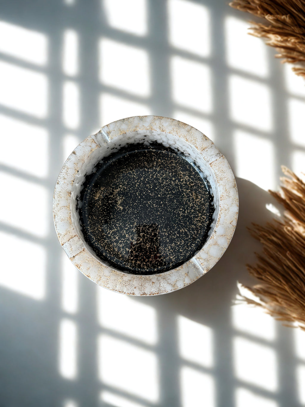 Scrumieră handmade din rășină și piatră — vedere 2